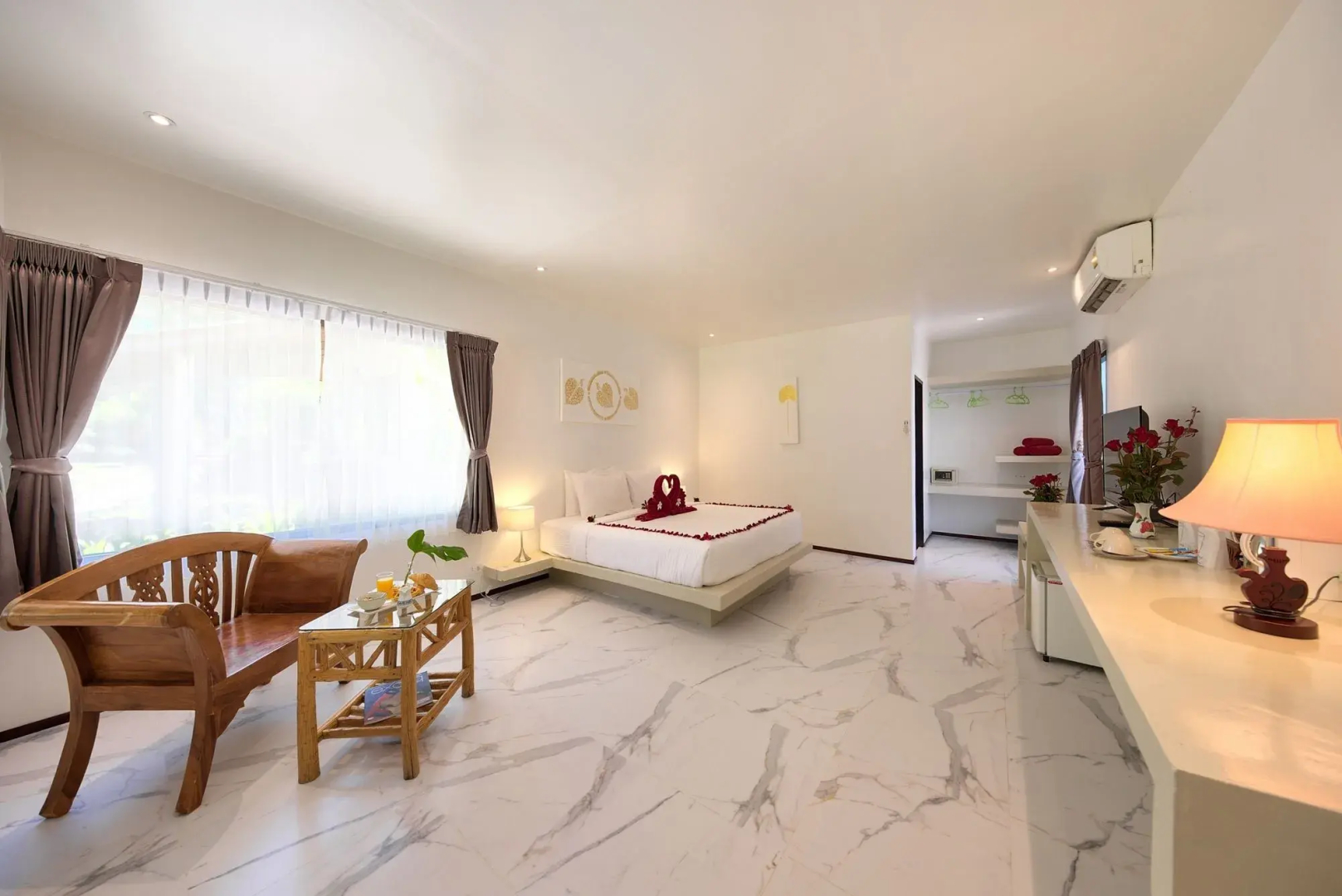 Photo - Crystal Bay Yacht Club Beach Resort