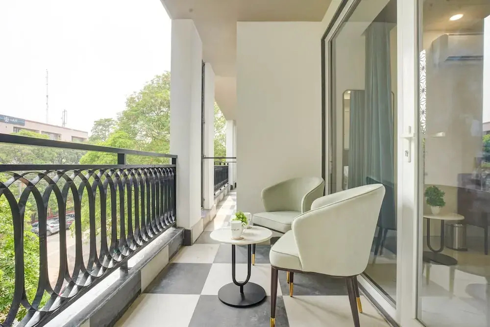 Photo - Saltstayz Premier - Arjun Marg