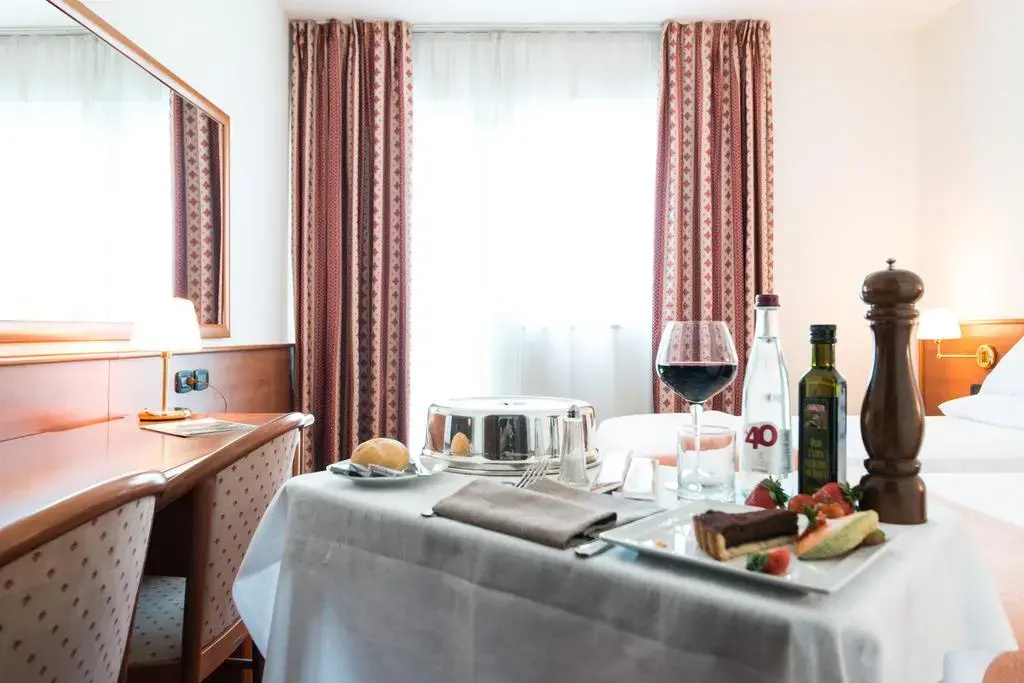 Photo - Airport Hotel