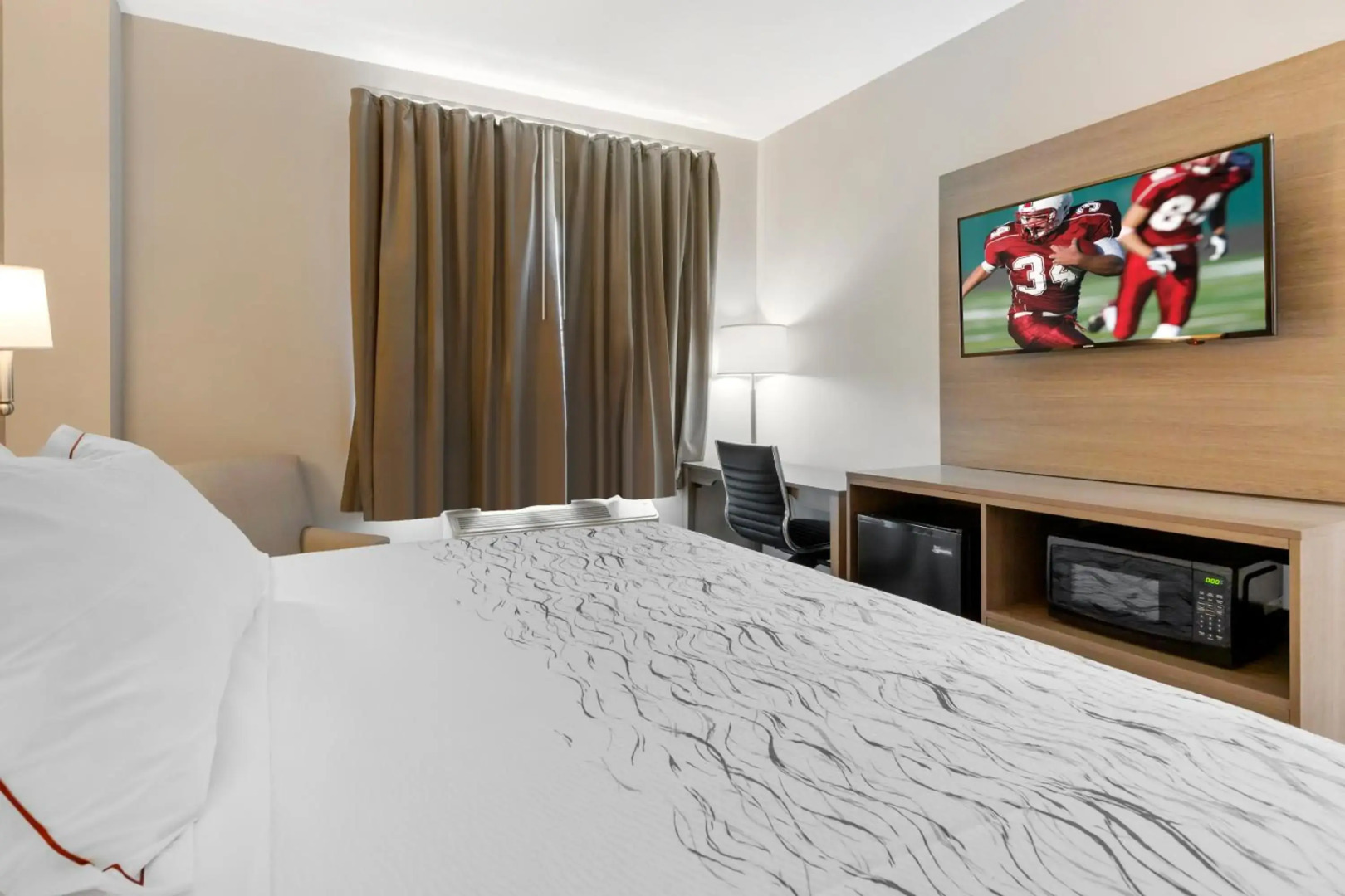 Photo - Red Roof Inn PLUS Jamaica, NY - JFK Airport