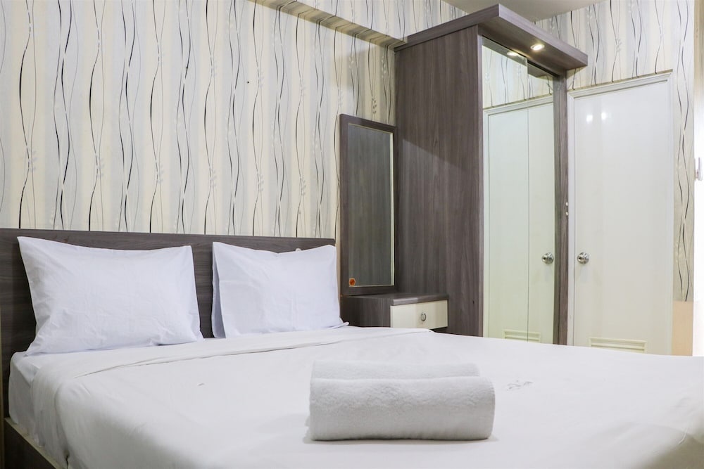Cozy And Enjoy Studio Room At Green Pramuka City Apartment