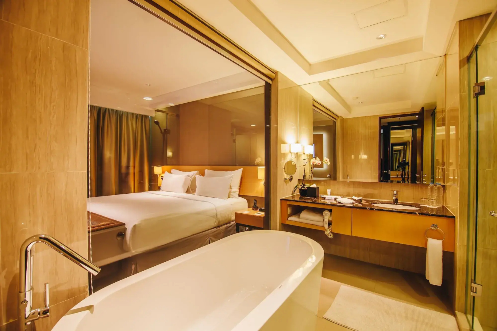 Photo - JS Luwansa Hotel and Convention Center