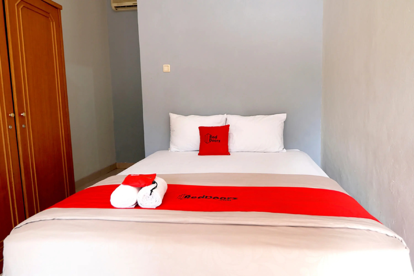 Foto - Reddoorz Plus @ Karet Pedurenan 3
