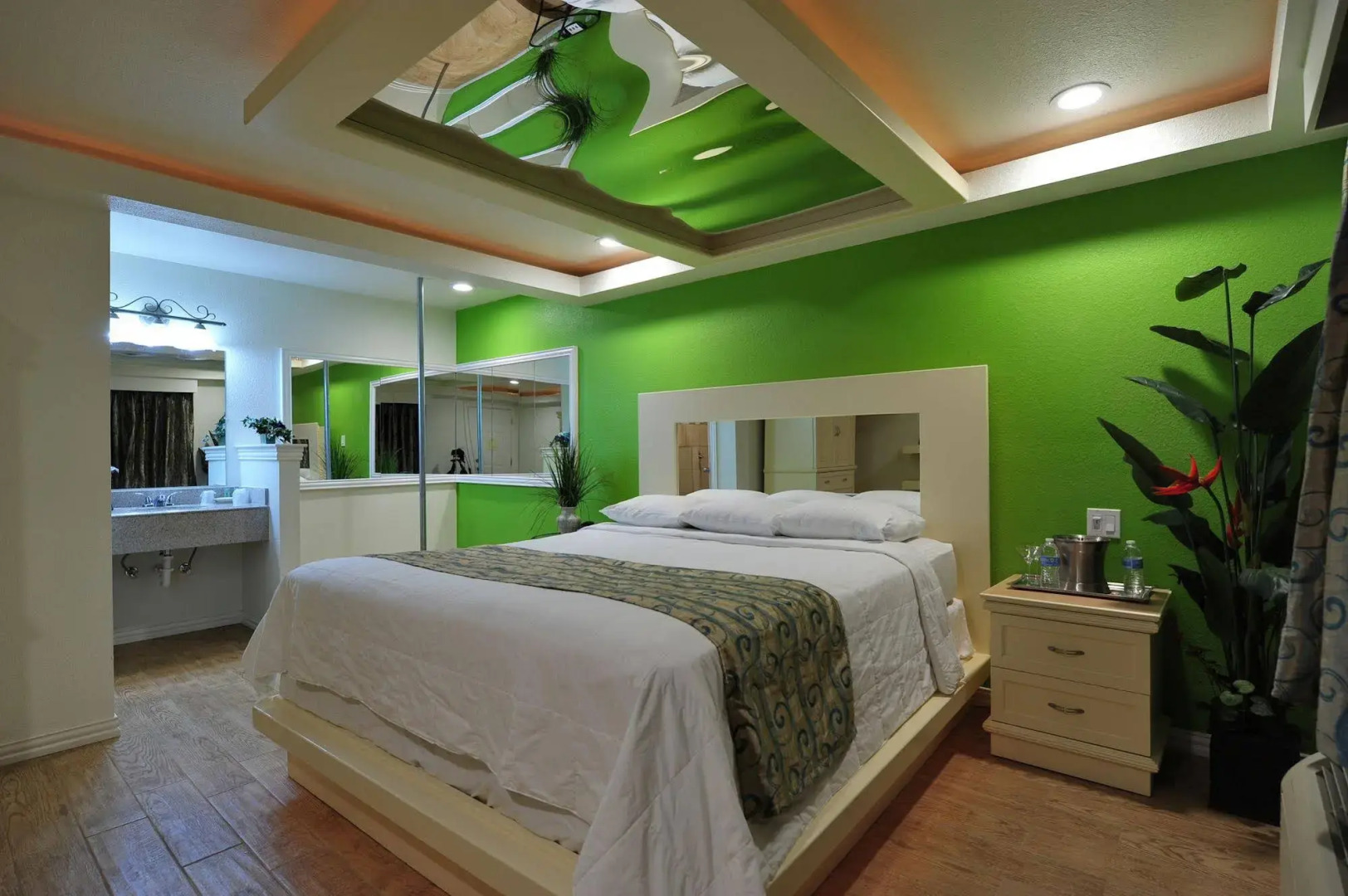 Photo - Romantic Inn & Suites