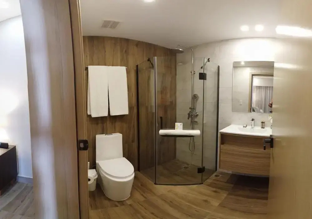 Photo - Regatta Living Hotel
