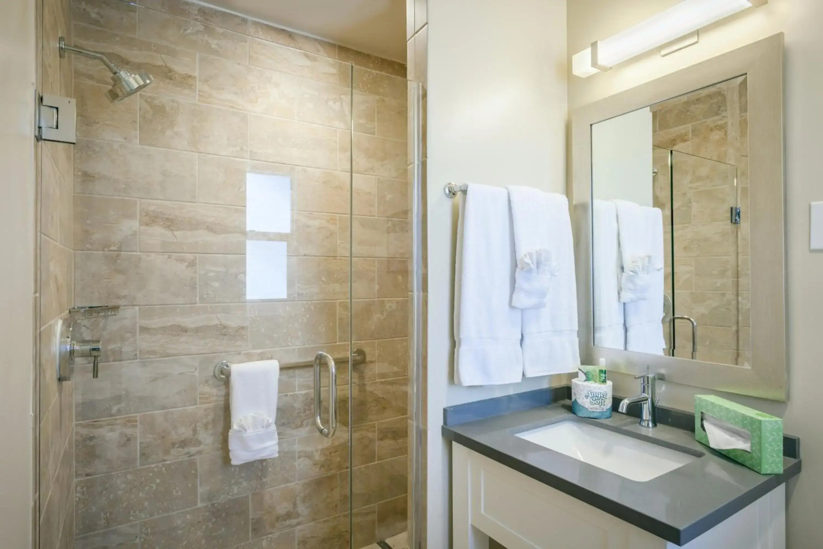 Photo - Pacific Shores Inn