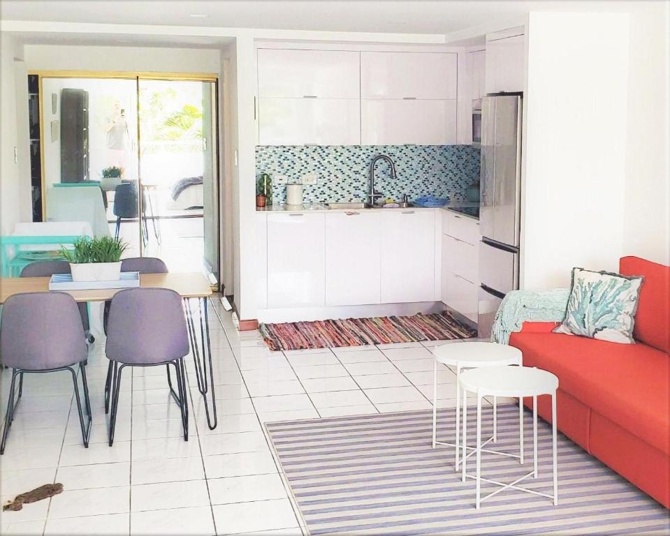 KASA Ritz at the Lagoon large studio 1 BLOCK TO BEACH at La Concha