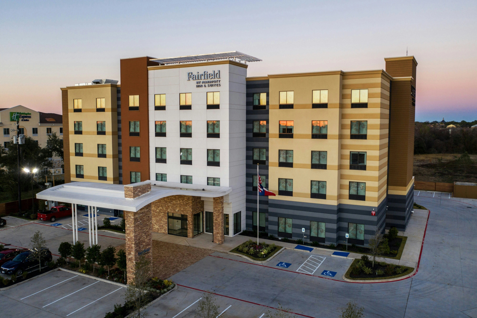 Photo - Fairfield Inn & Suites by Marriott Houston Brookhollow