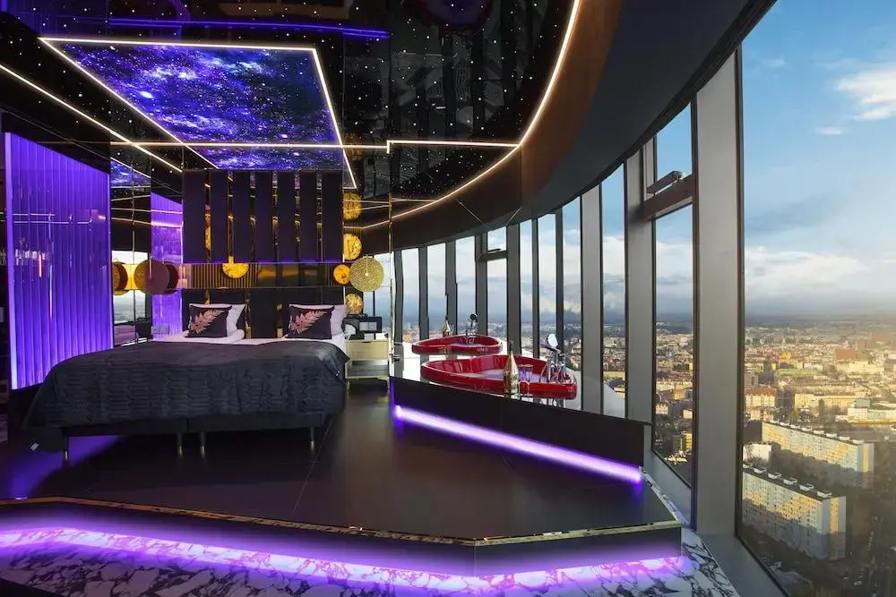 Photo - Apartments in Sky Tower with Bathtub near the window