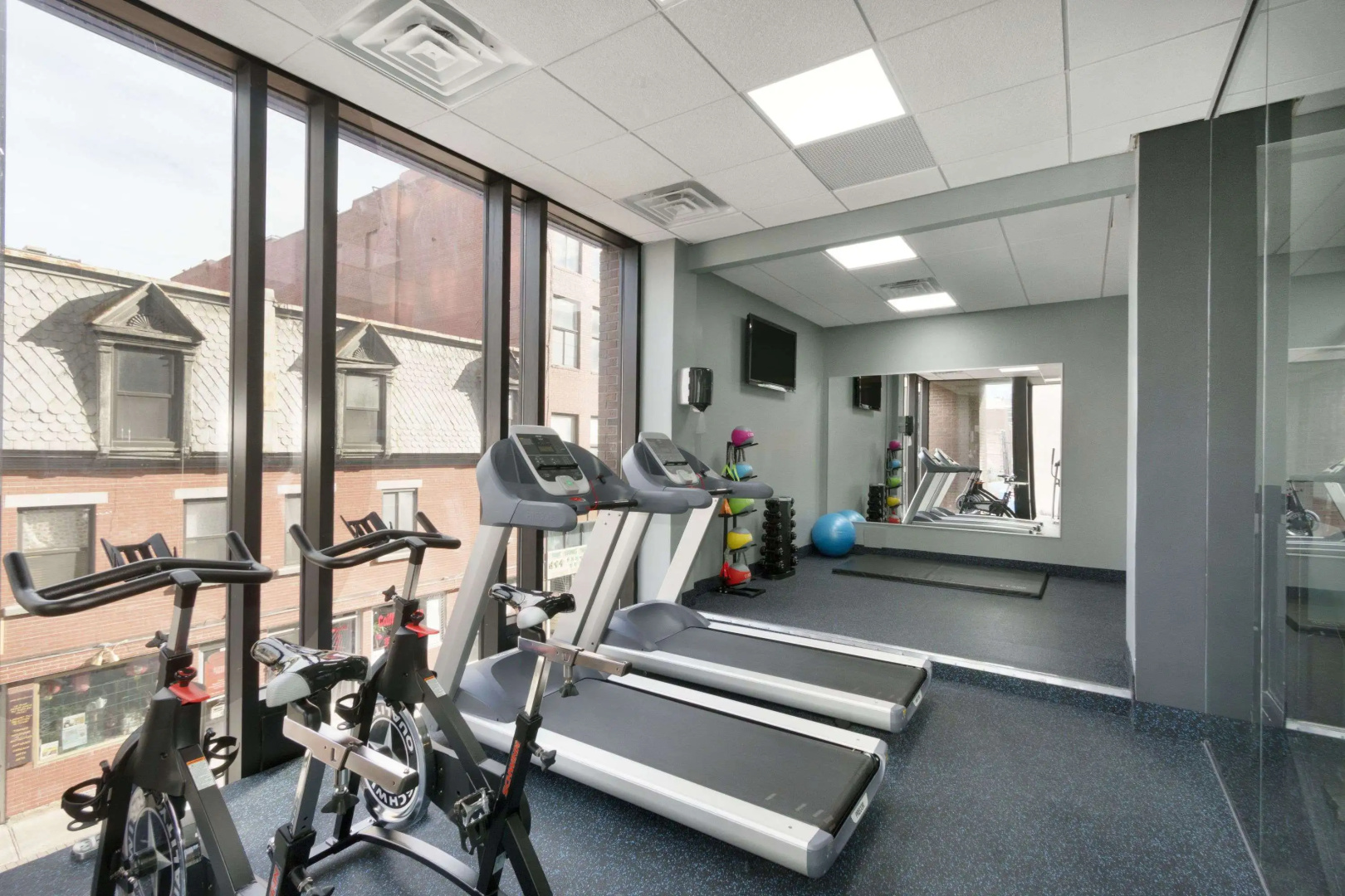 Photo - Travelodge by Wyndham Montreal Centre