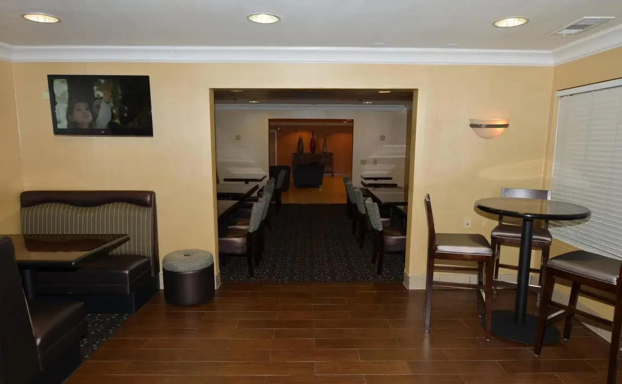 Photo - SureStay Hotel by Best Western Ontario Airport