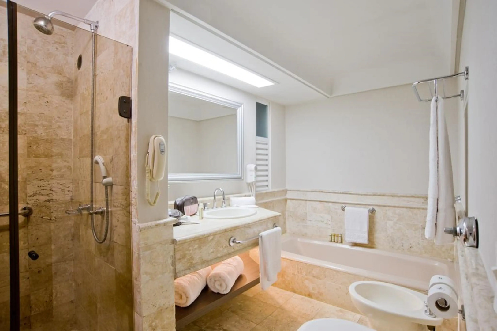 Photo - Slaviero Hotel Curitiba Centro