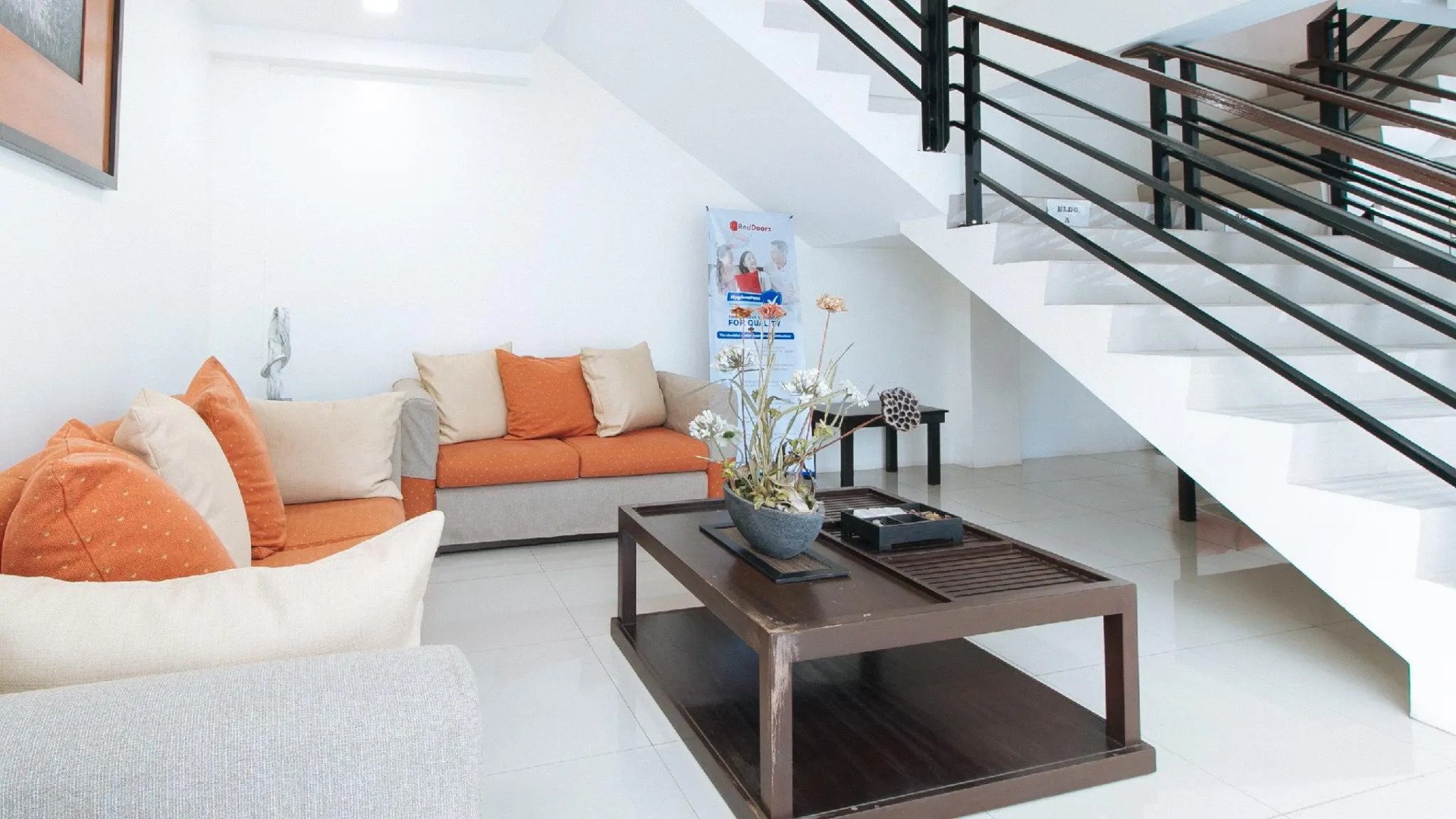 Photo - RedDoorz Plus at Evangelista Street Makati