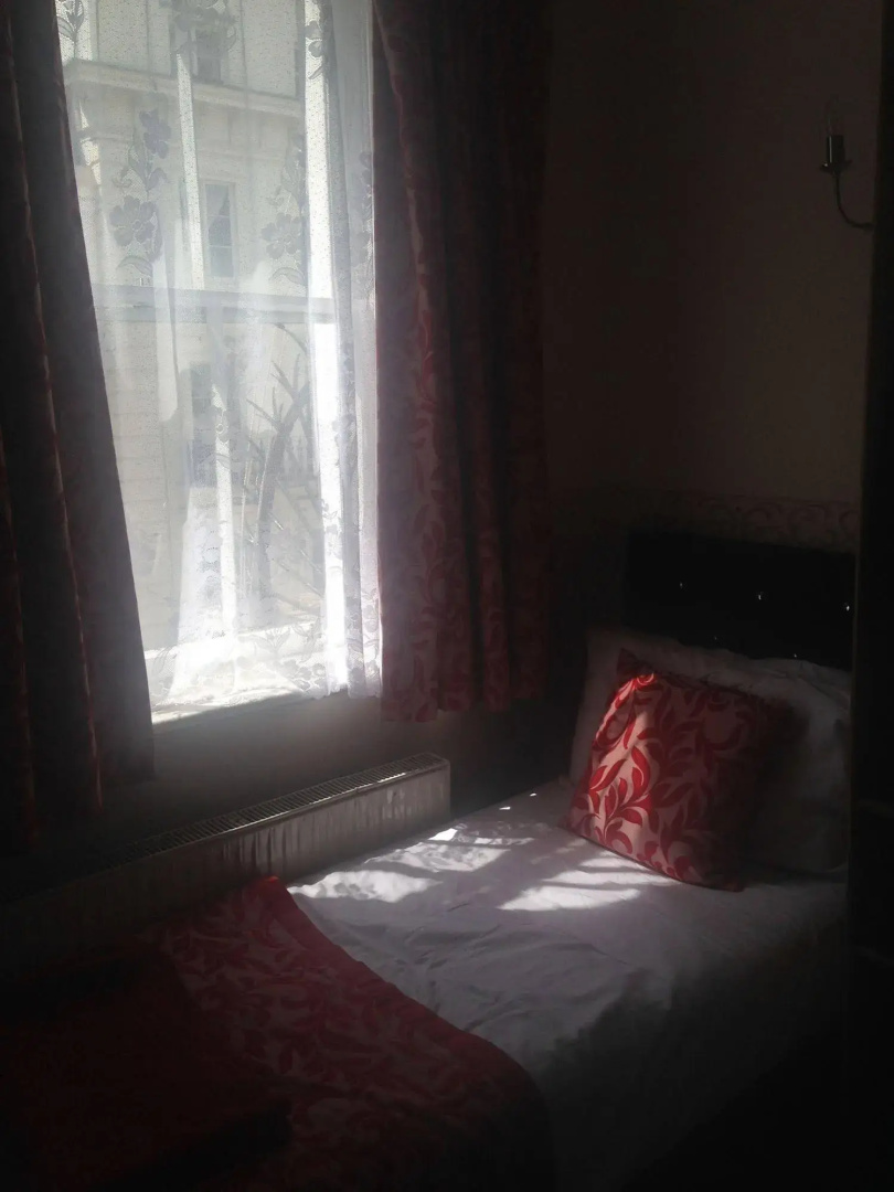 Photo - Glendale Hyde Park Hotel