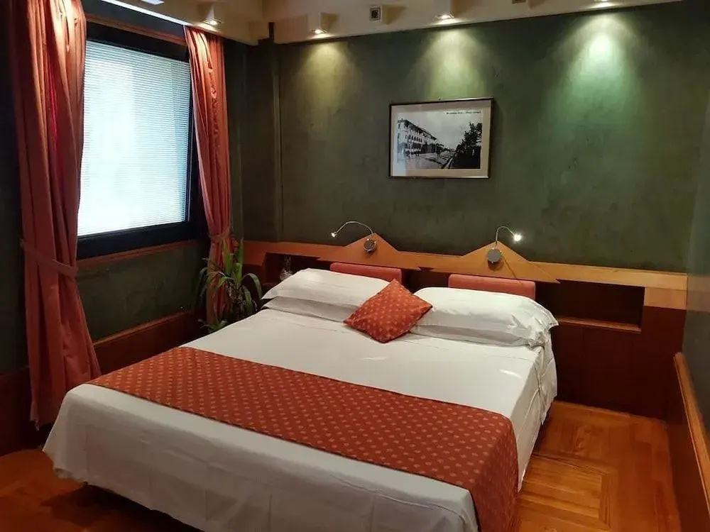 Photo - HR Hotel