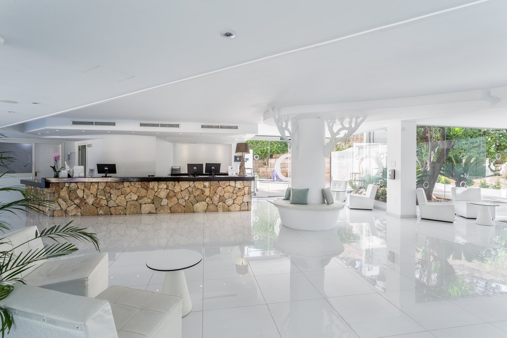 Photo - FERGUS Style Cala Blanca Suites