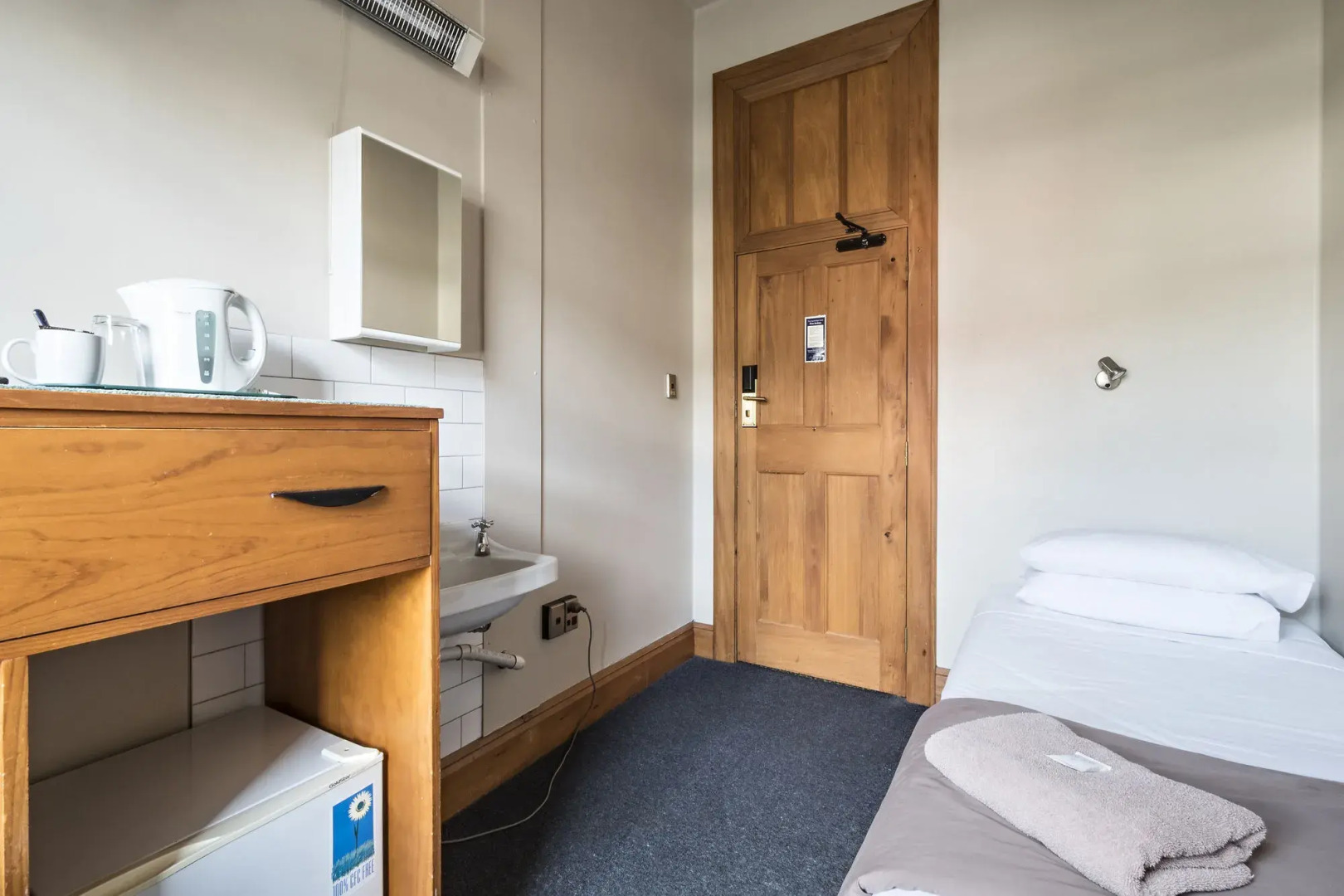 Photo - The Cambridge Hotel & Backpackers