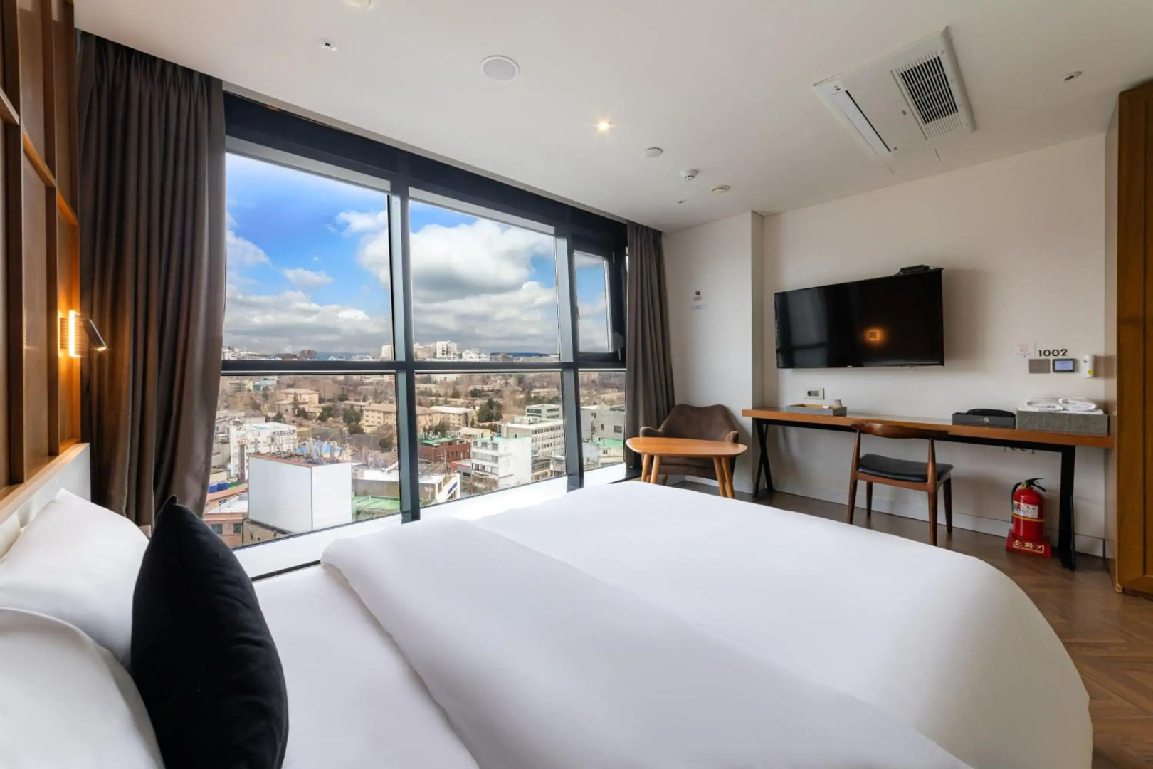 Photo - The Riverside Hotel