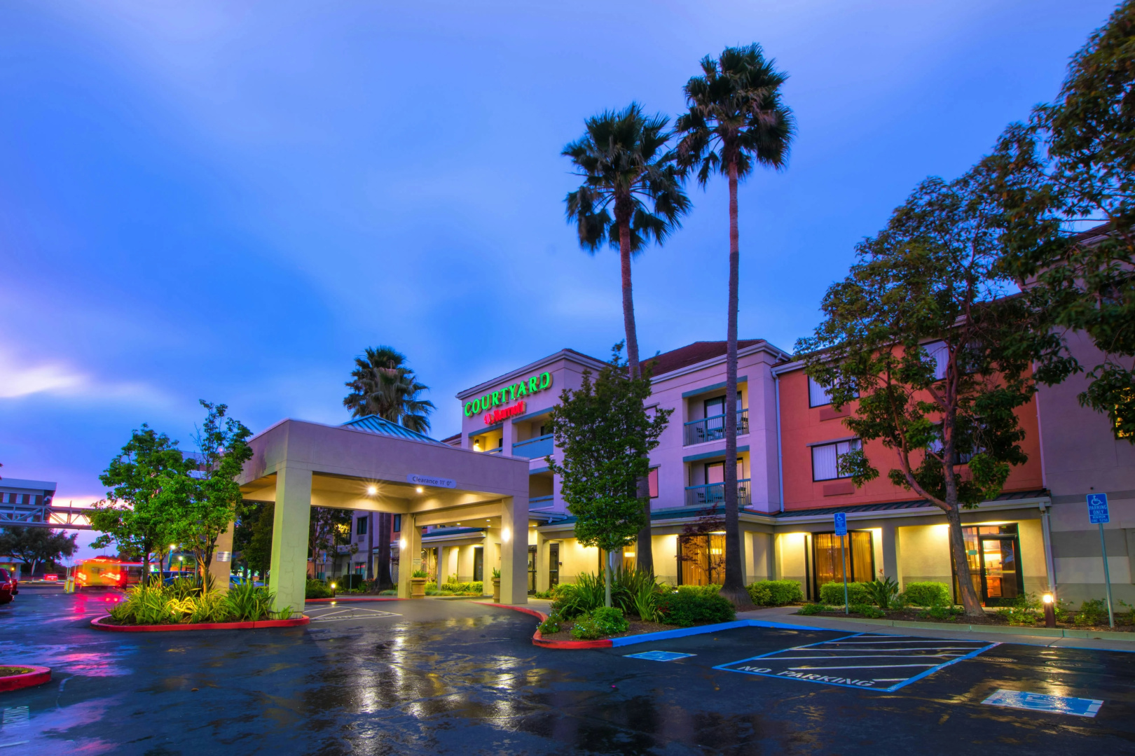 Foto - Courtyard by Marriott Oakland Airport