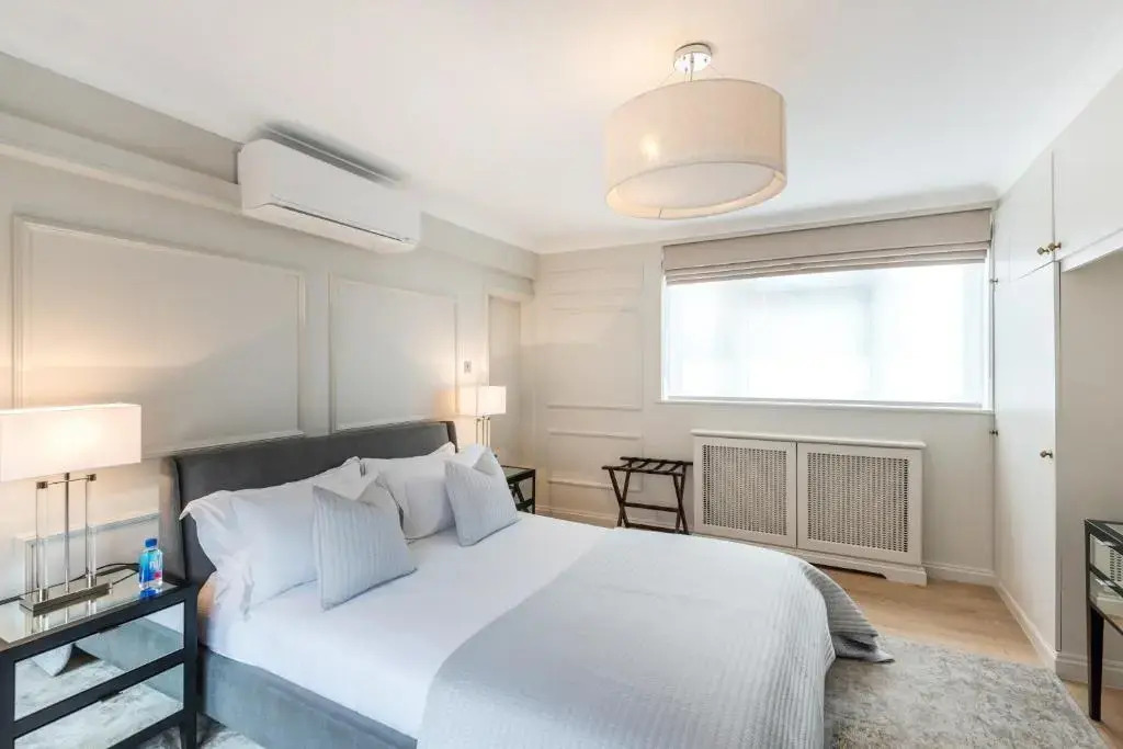 Photo - Buckingham & Lloyds