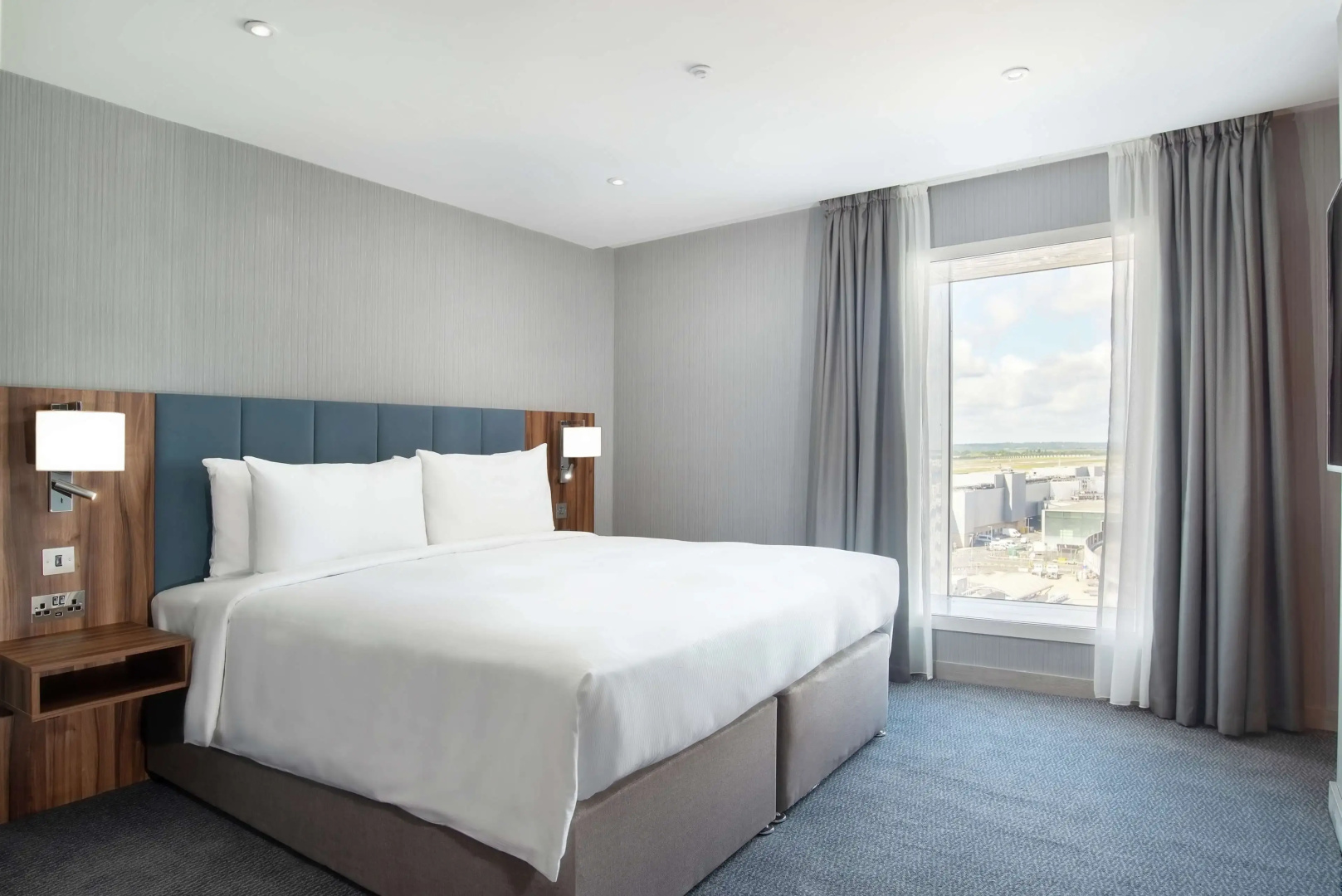Photo - Hilton Garden Inn London Heathrow Terminal 2 and 3
