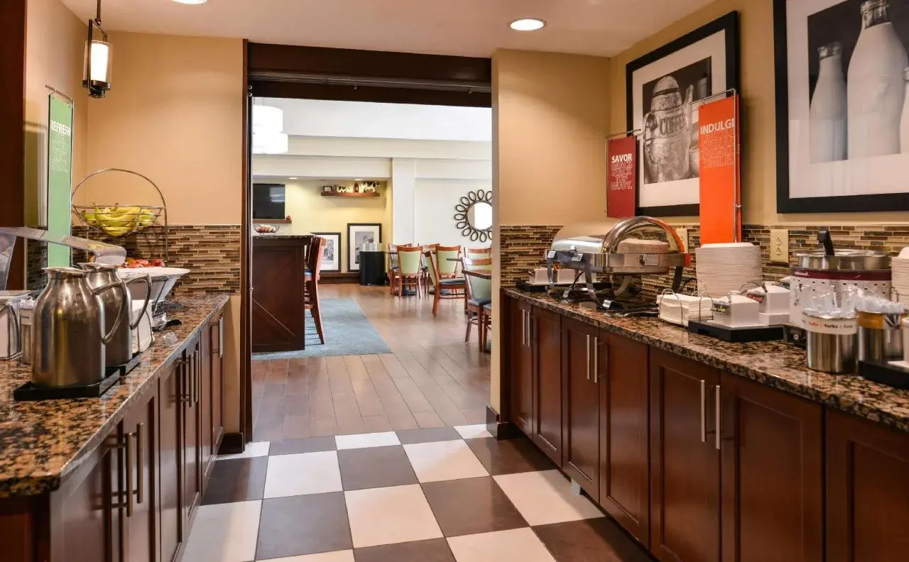 Photo - Hampton Inn & Suites Newport News (Oyster Point)