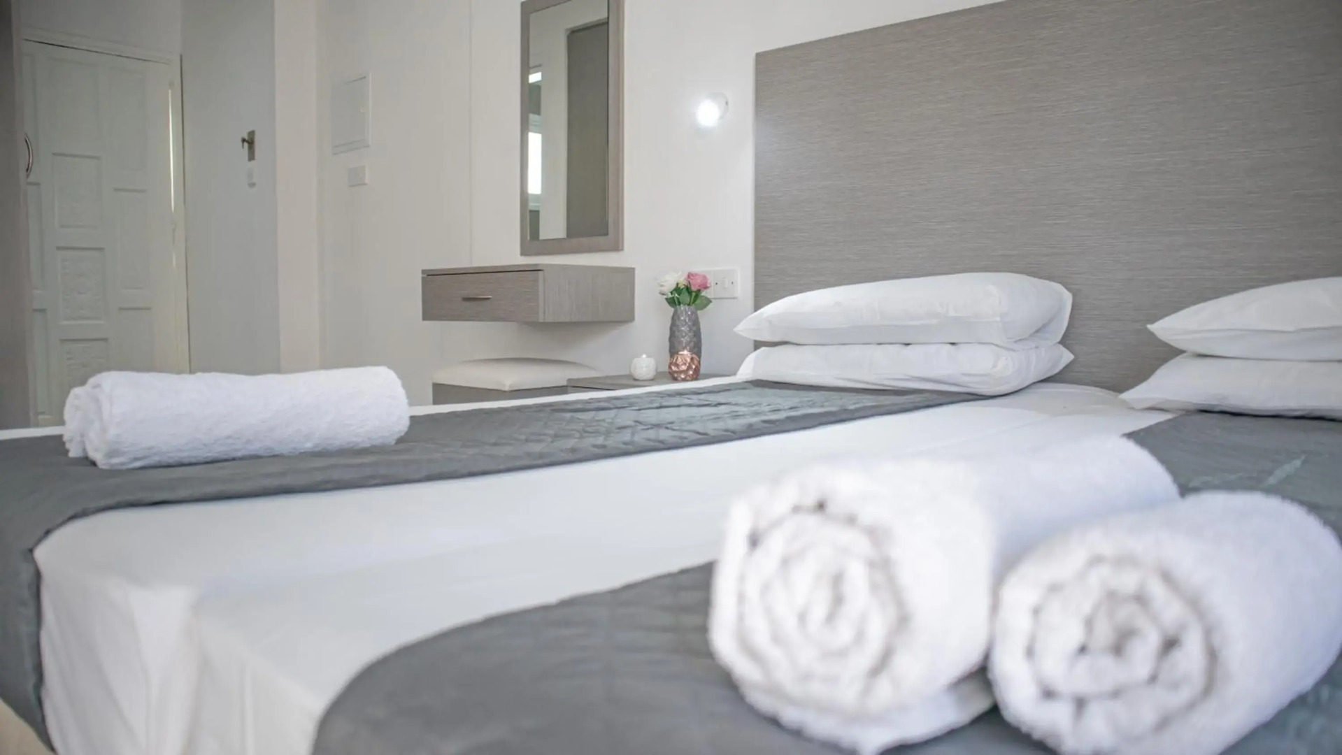 Photo - Windmills Hotel Apartments