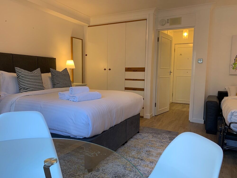 Photo - Marlyn Lodge – City of London