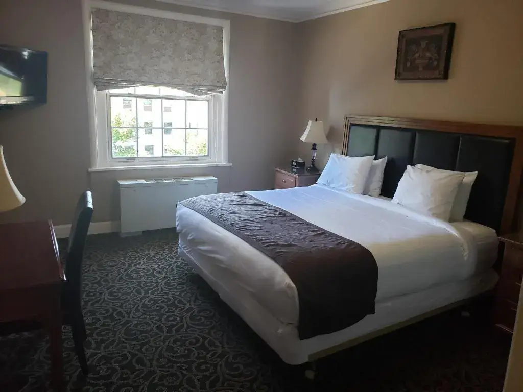 Photo - Spokane Club Hotel