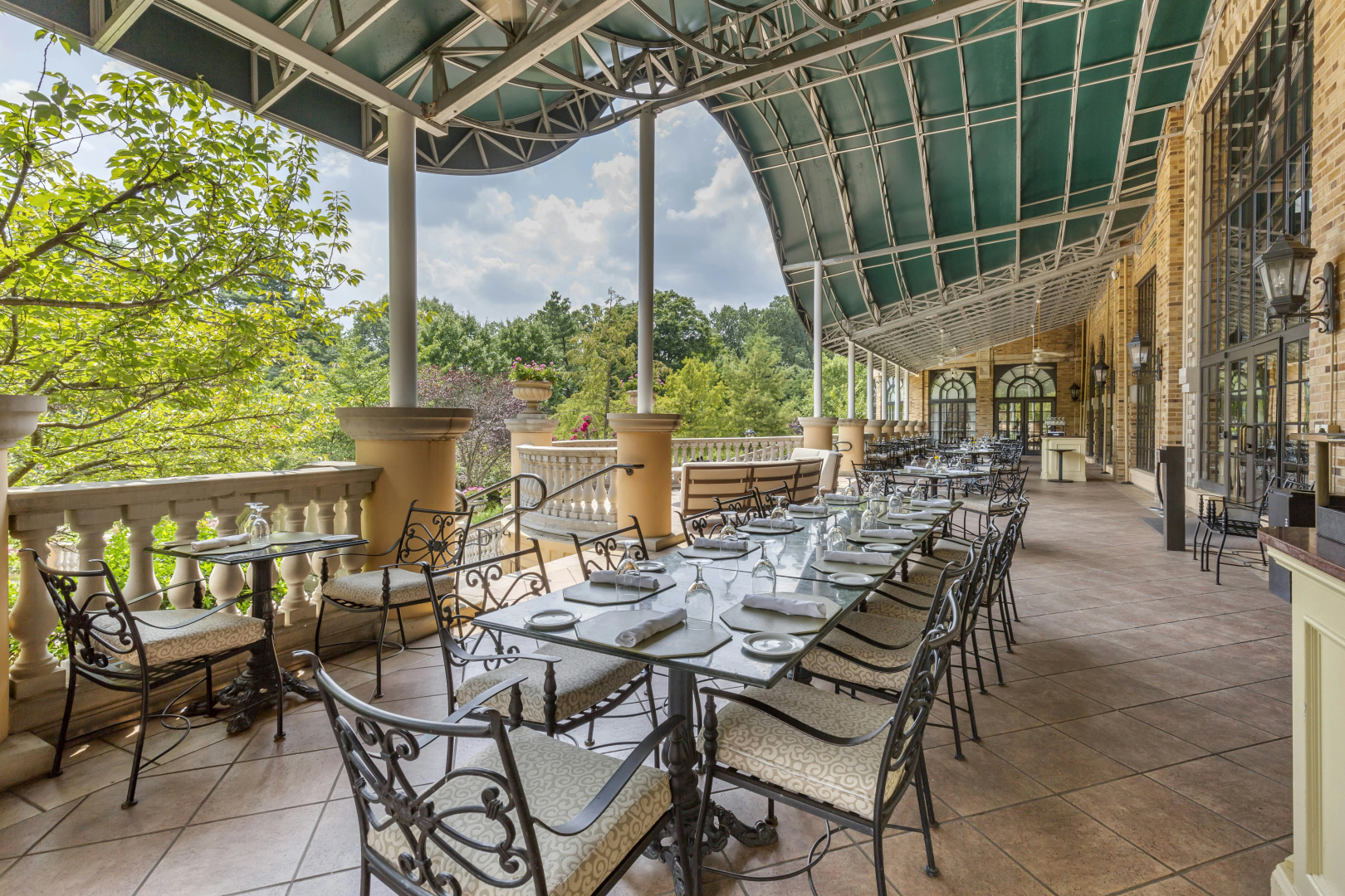 Photo - Omni Shoreham Hotel