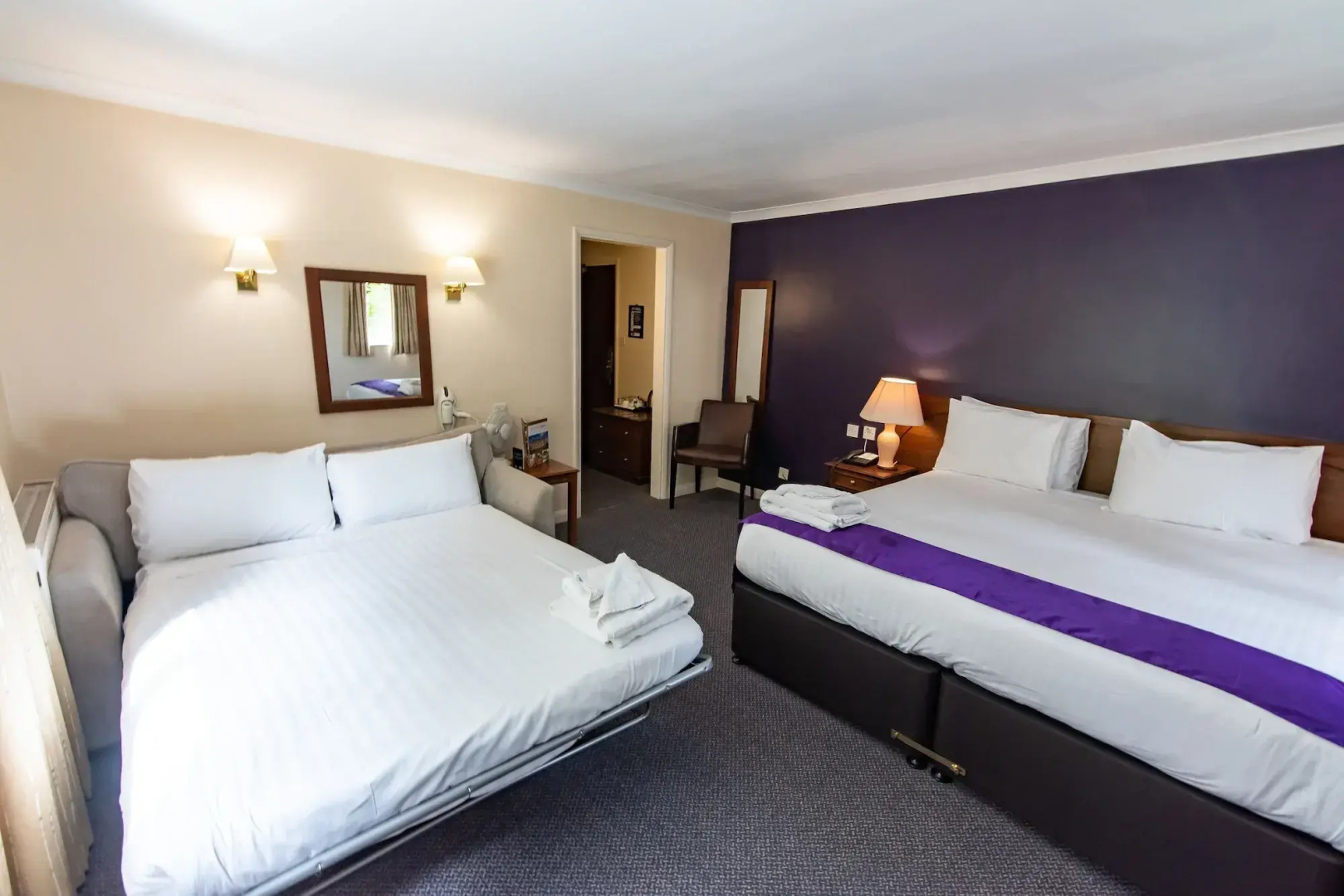 Photo - Thatchers Hotel