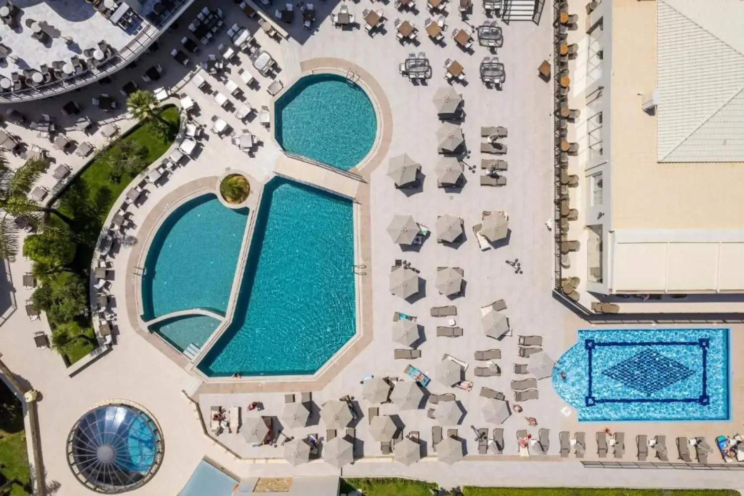 Photo - Vantaris Palace