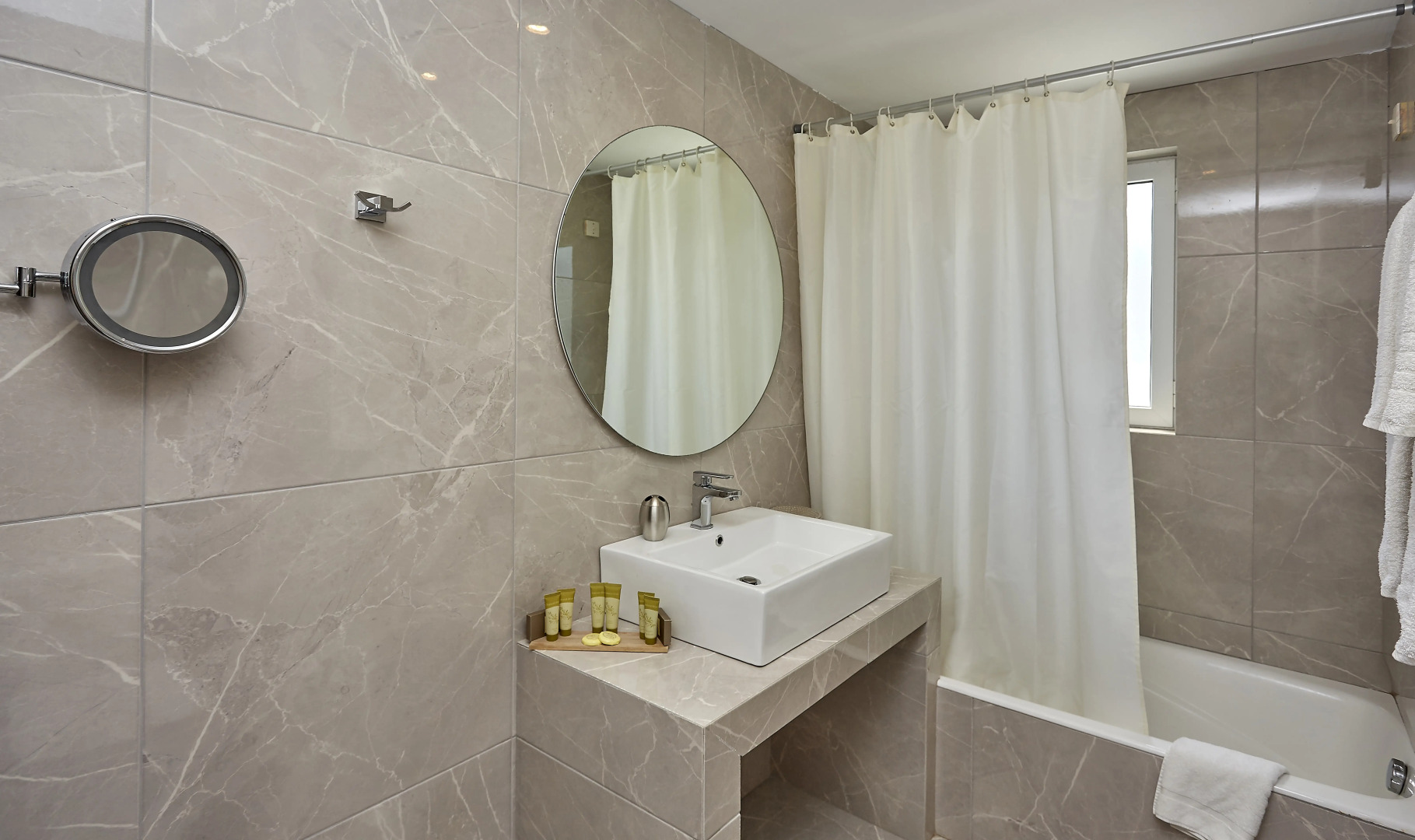 Foto - Athenian Riviera Hotel& Suites