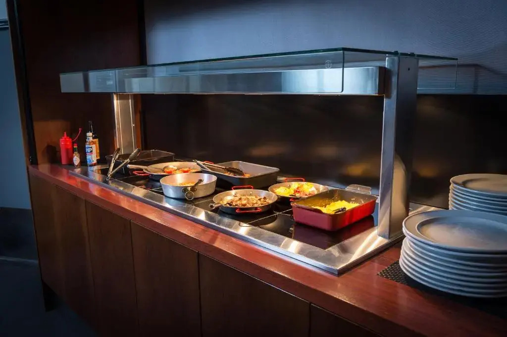 Photo - West Plaza Hotel