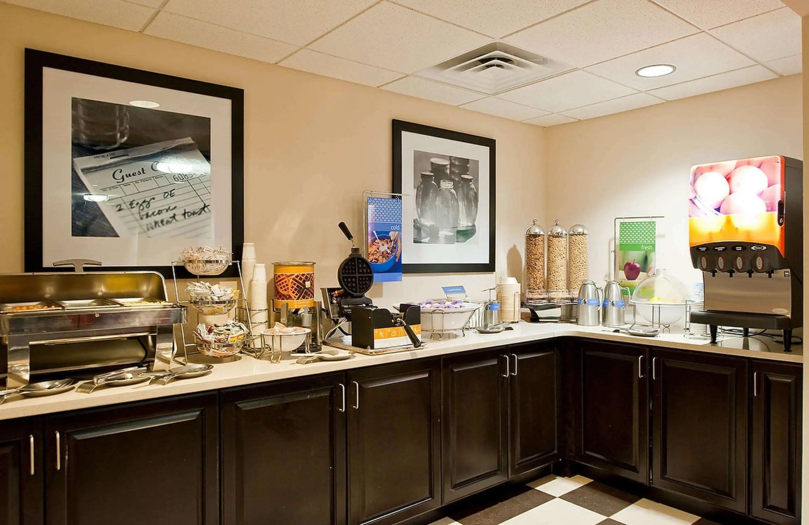 Photo - Hampton Inn & Suites Nashville-Vanderbilt-Elliston Place