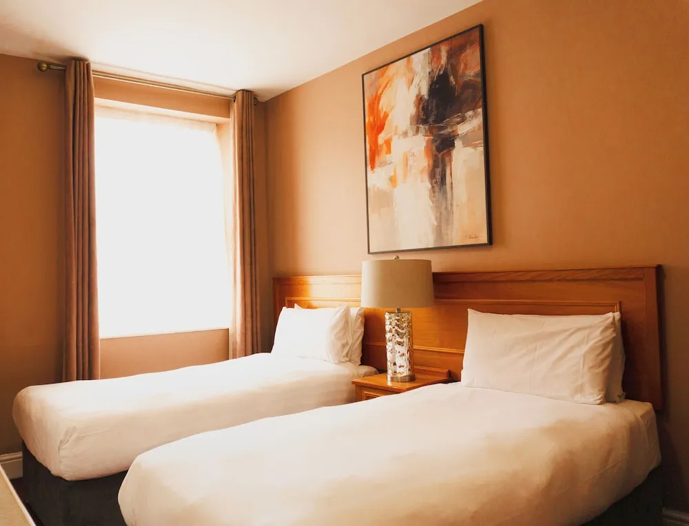 Photo - Phoenix Park Hotel