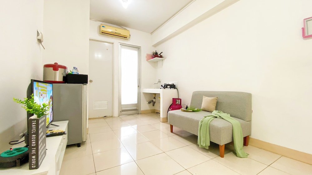 Homey And Modern 2Br At Green Bay Pluit Apartment