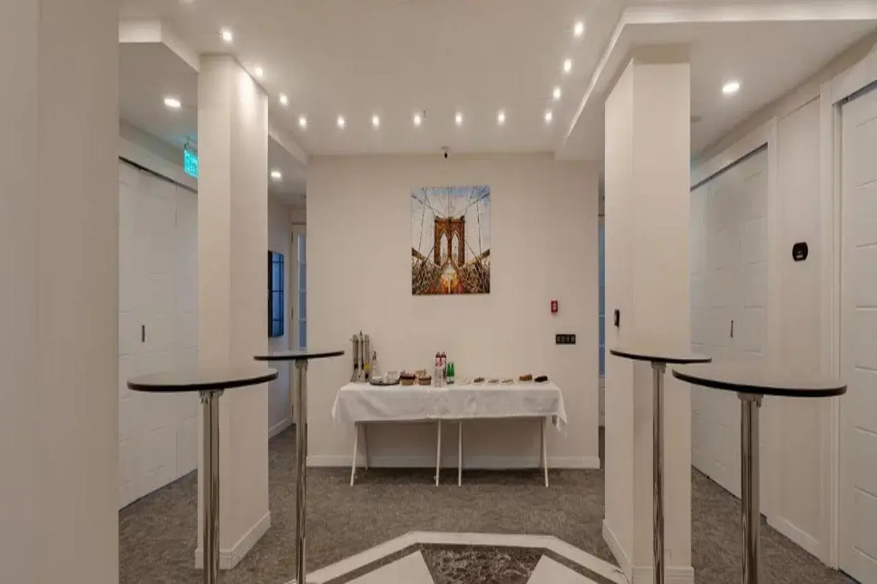 Photo - Best Western Izmir Hotel