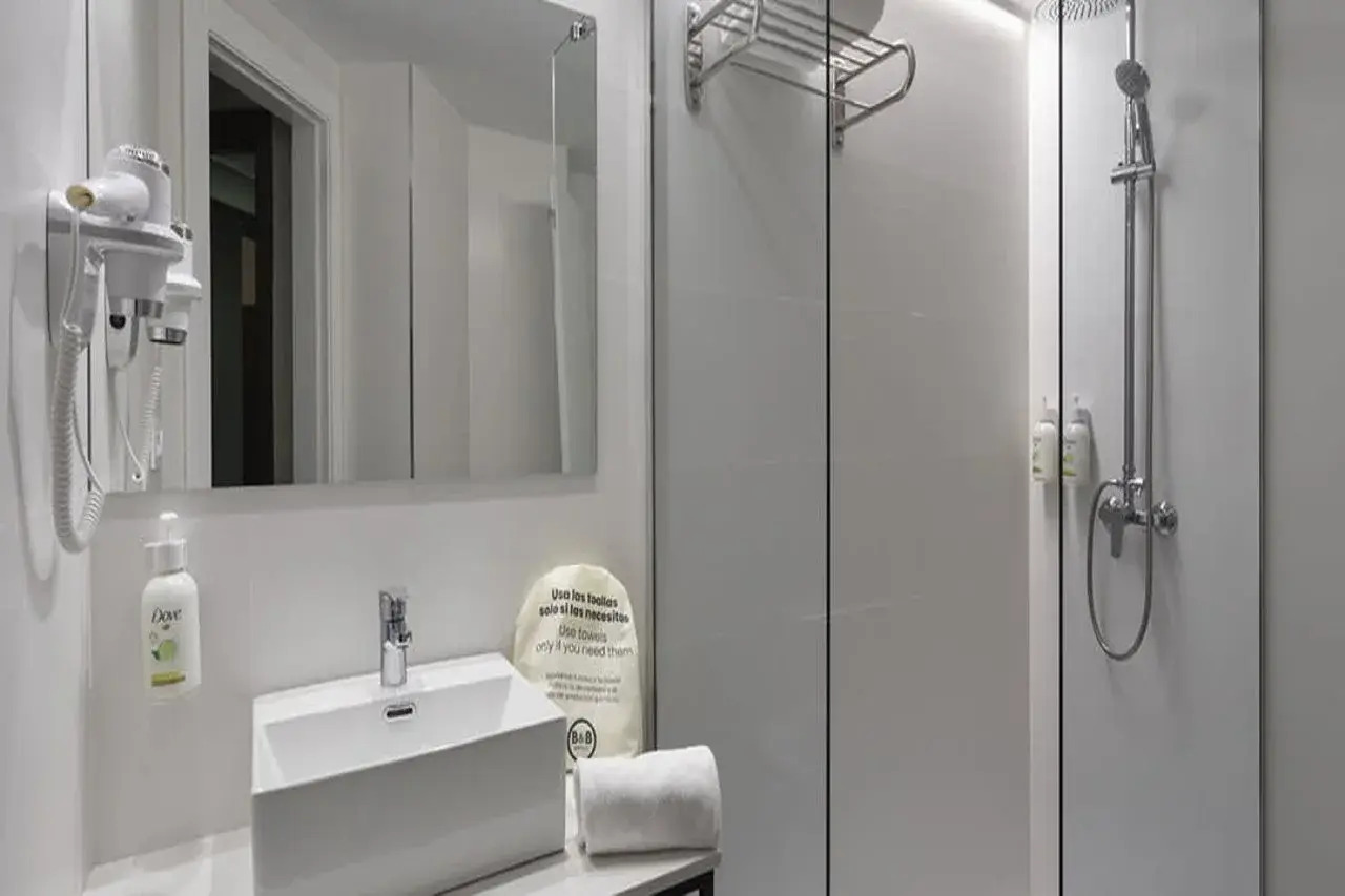 Photo - B&B HOTEL Zaragoza Royal