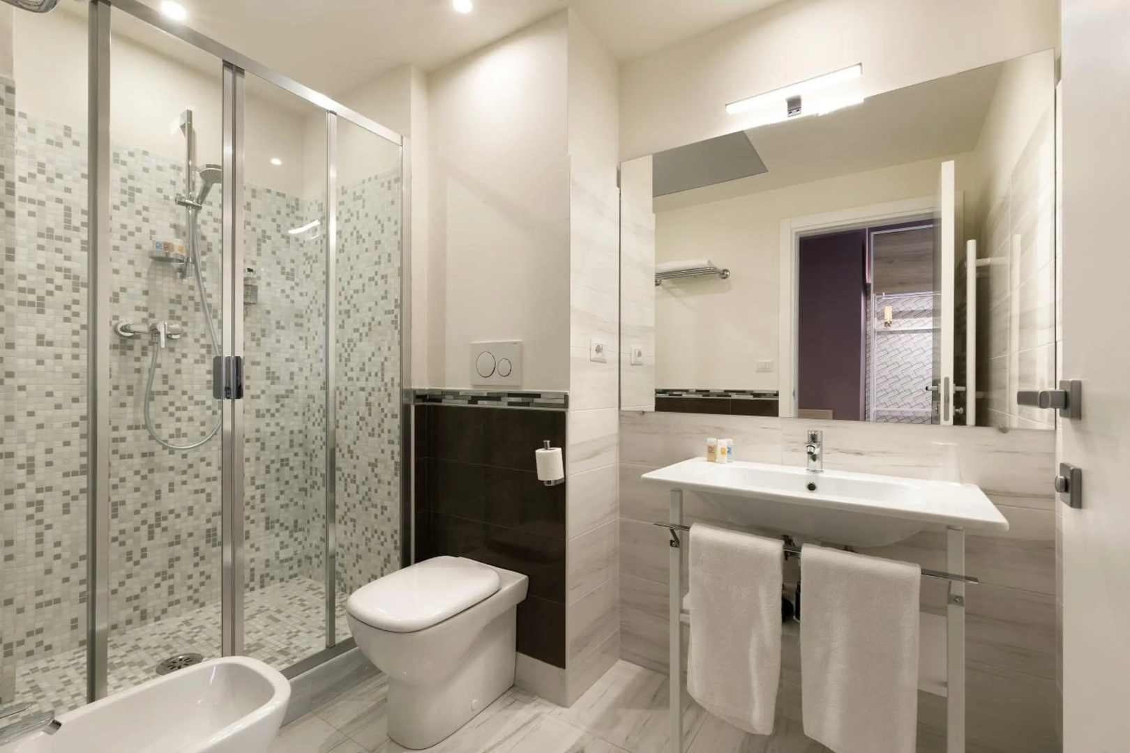 Photo - Adesso Hotel