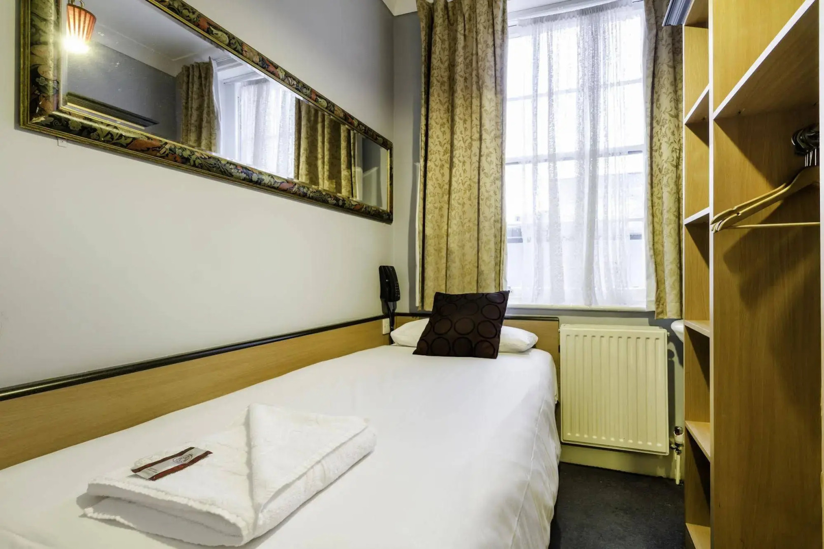 Photo - Tudor Court Hotel