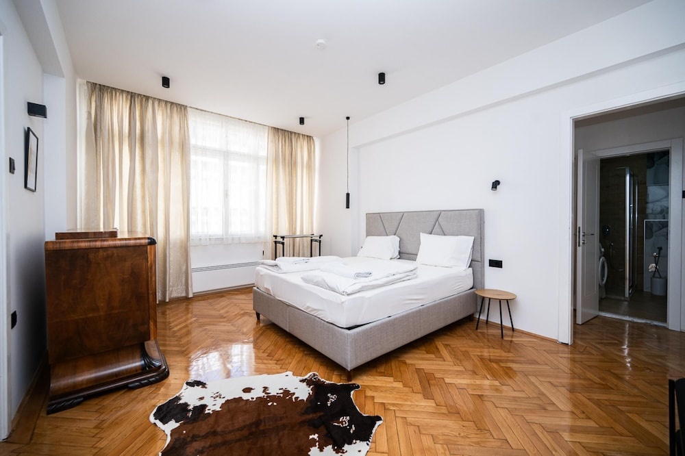 Design 150m2 Three-bedroom Apartment - Main Street