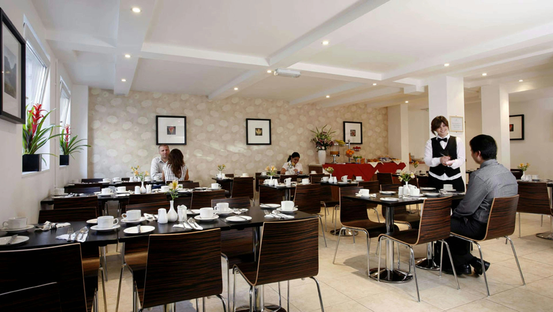 Photo - Kensington Court Hotel
