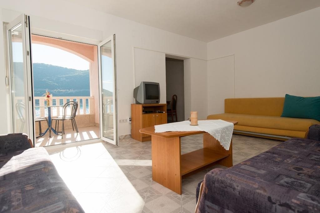 Apartments Maestral