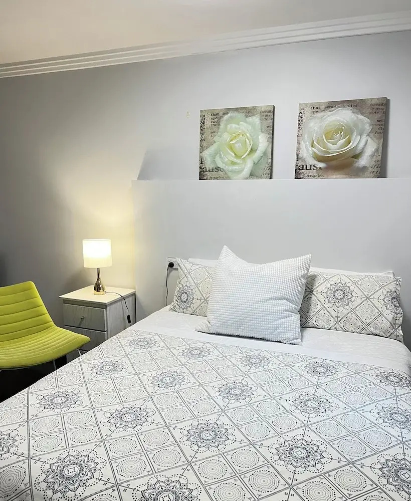 Photo - Sunny Rooms Mascot