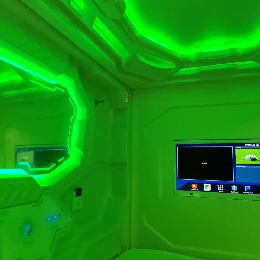 Foto - Cosmos Capsule Hub London