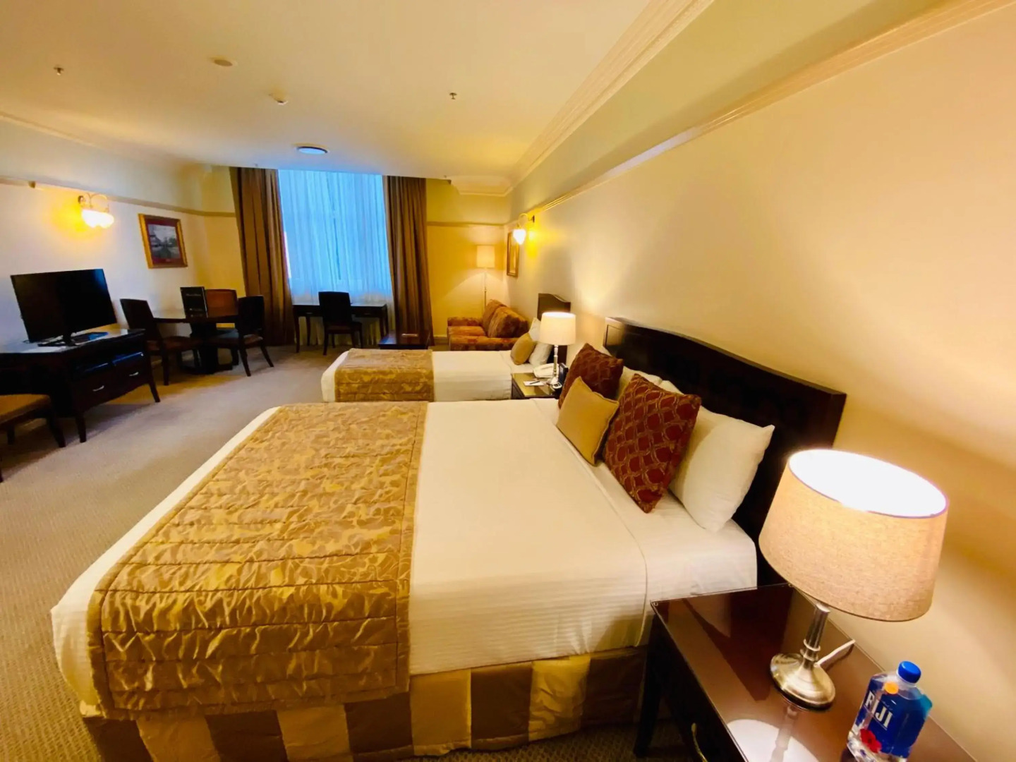 Photo - Royal Albert Hotel