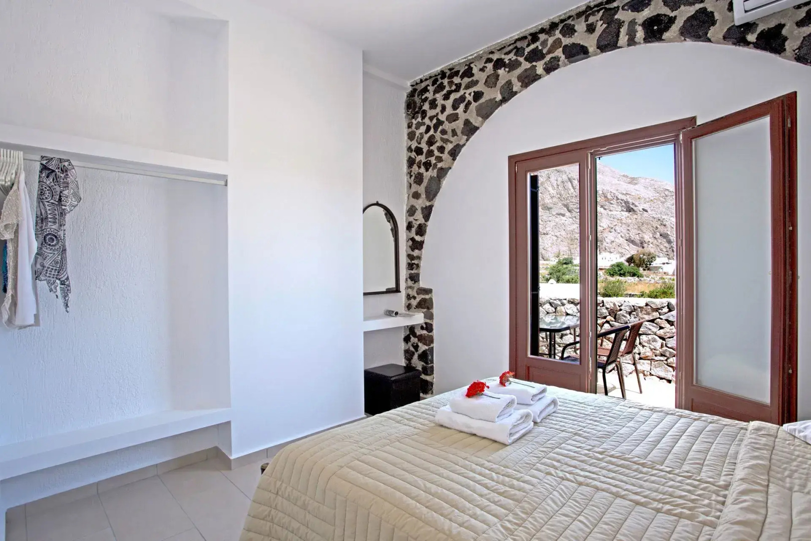 Foto - Birds Villa Apartments with Heated Pool - Including Car and Breakfast