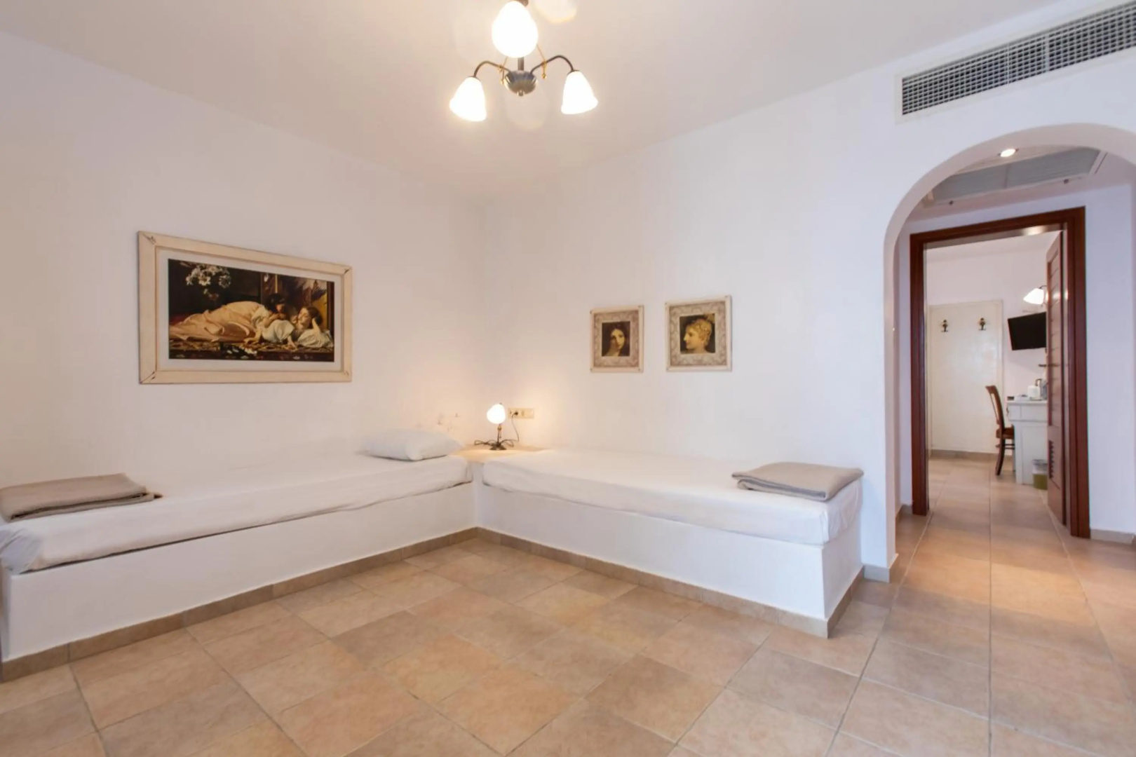 Photo - Plaza Beach Hotel