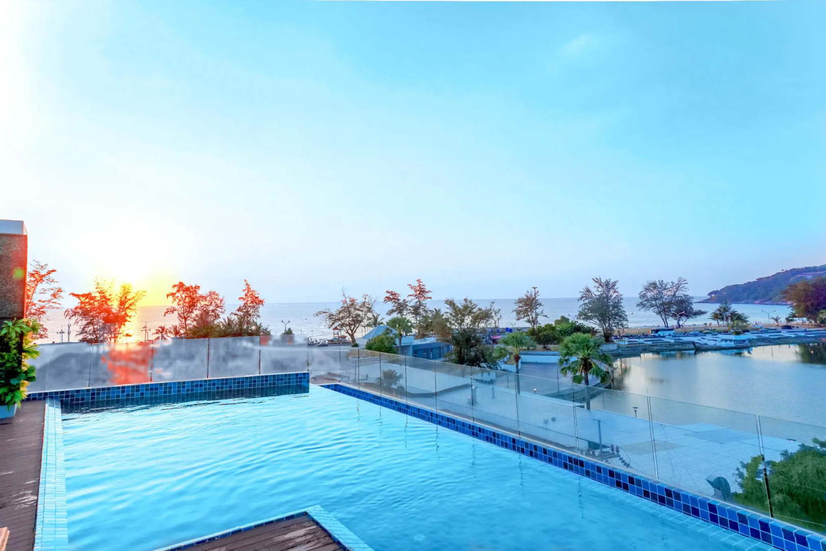 Photo - Phoenix Hotel Karon Beach